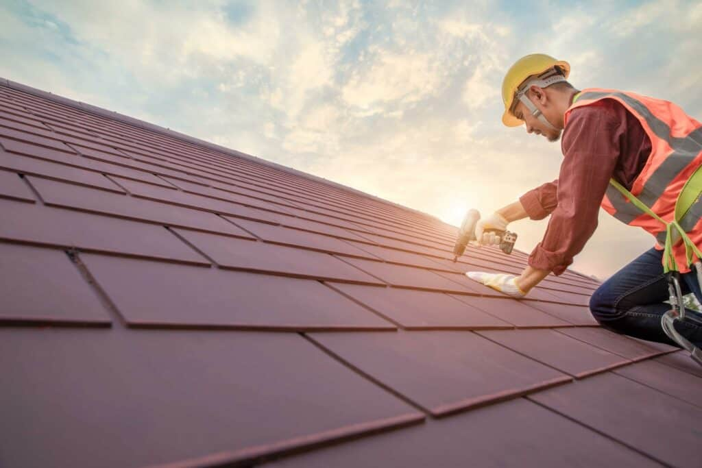 5 Signs You Hired An Unprofessional Roofing Contractor